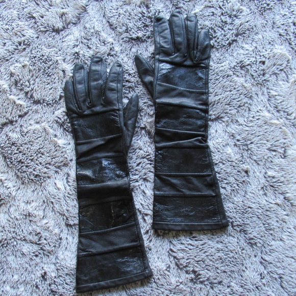 Kenneth Cole New York Ladies Black Leather Gloves - Picture 1 of 8